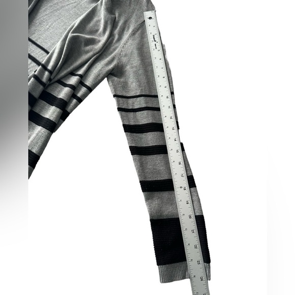 Cable & Gauge L gray & black striped long sleeve open-front cardigan - Picture 8 of 10